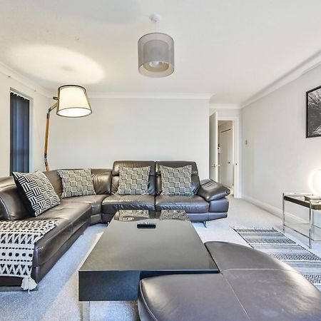 Top Floor Sandbanks Apartment With Free Parking Just Minutes From The Beach And Bars Canford Cliffs المظهر الخارجي الصورة