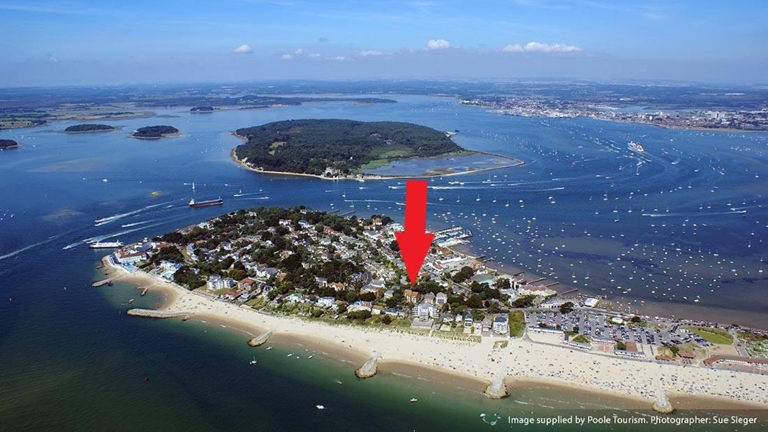 Top Floor Sandbanks Apartment With Free Parking Just Minutes From The Beach And Bars Canford Cliffs المظهر الخارجي الصورة