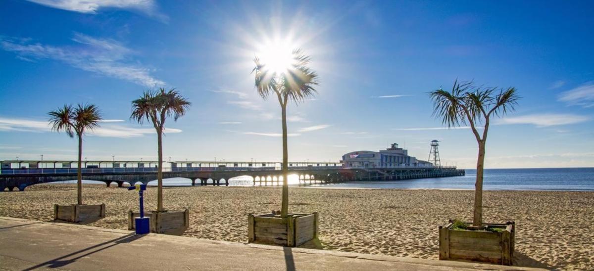 Top Floor Sandbanks Apartment With Free Parking Just Minutes From The Beach And Bars Canford Cliffs المظهر الخارجي الصورة