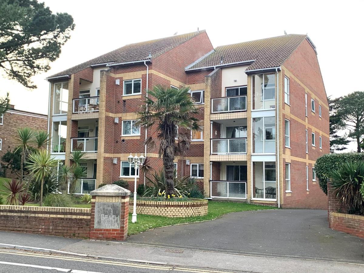 Top Floor Sandbanks Apartment With Free Parking Just Minutes From The Beach And Bars Canford Cliffs المظهر الخارجي الصورة