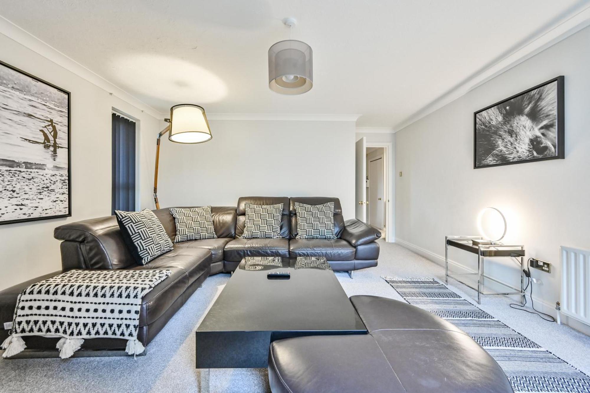 Top Floor Sandbanks Apartment With Free Parking Just Minutes From The Beach And Bars Canford Cliffs المظهر الخارجي الصورة