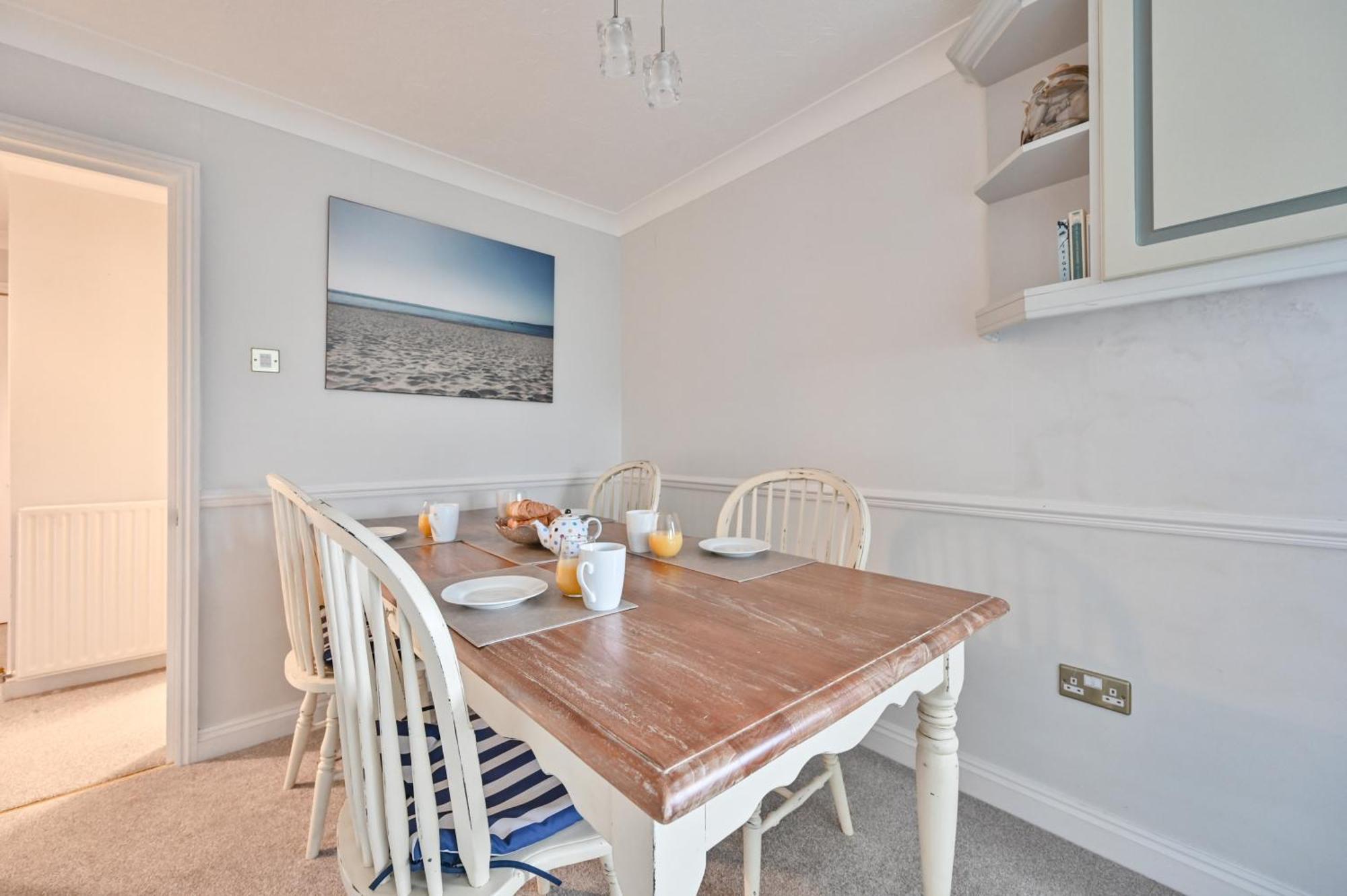 Top Floor Sandbanks Apartment With Free Parking Just Minutes From The Beach And Bars Canford Cliffs المظهر الخارجي الصورة