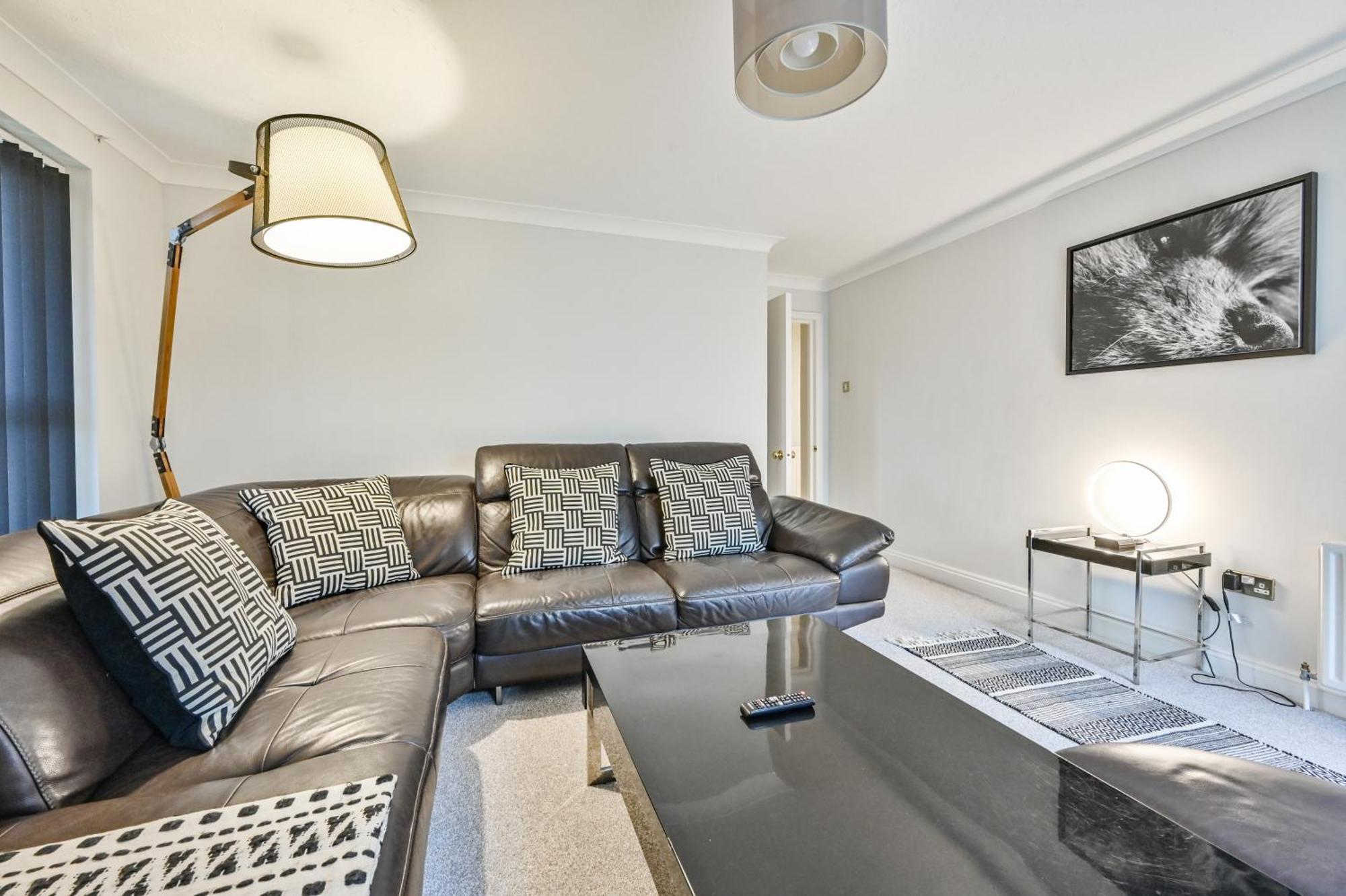 Top Floor Sandbanks Apartment With Free Parking Just Minutes From The Beach And Bars Canford Cliffs المظهر الخارجي الصورة